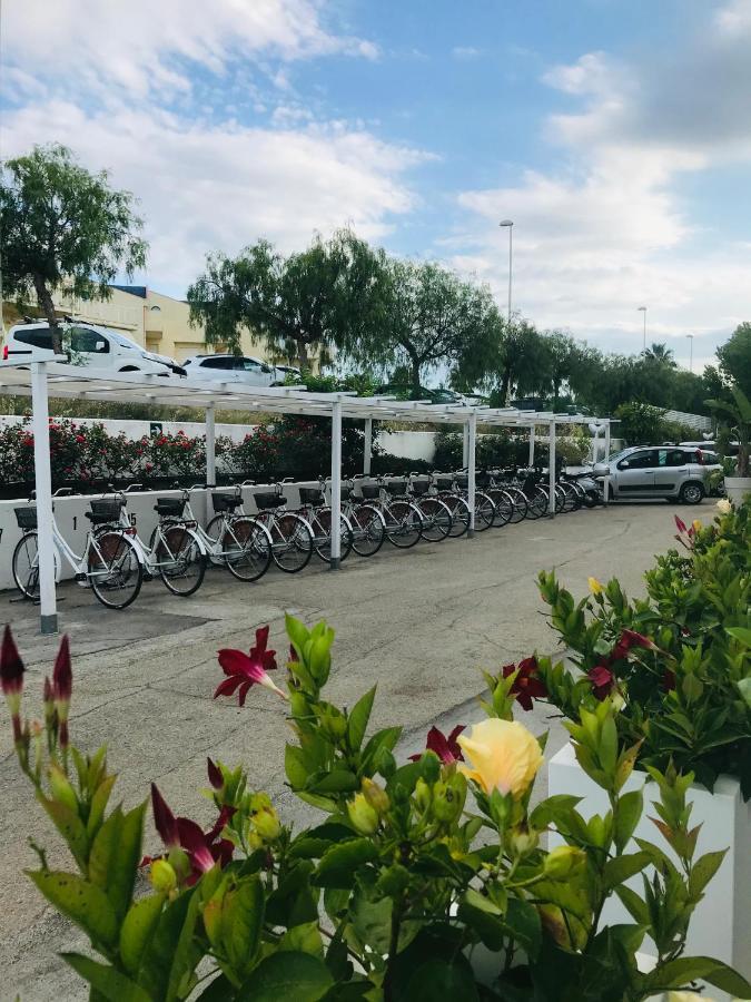 Hotel Holiday Vasto Buitenkant foto
