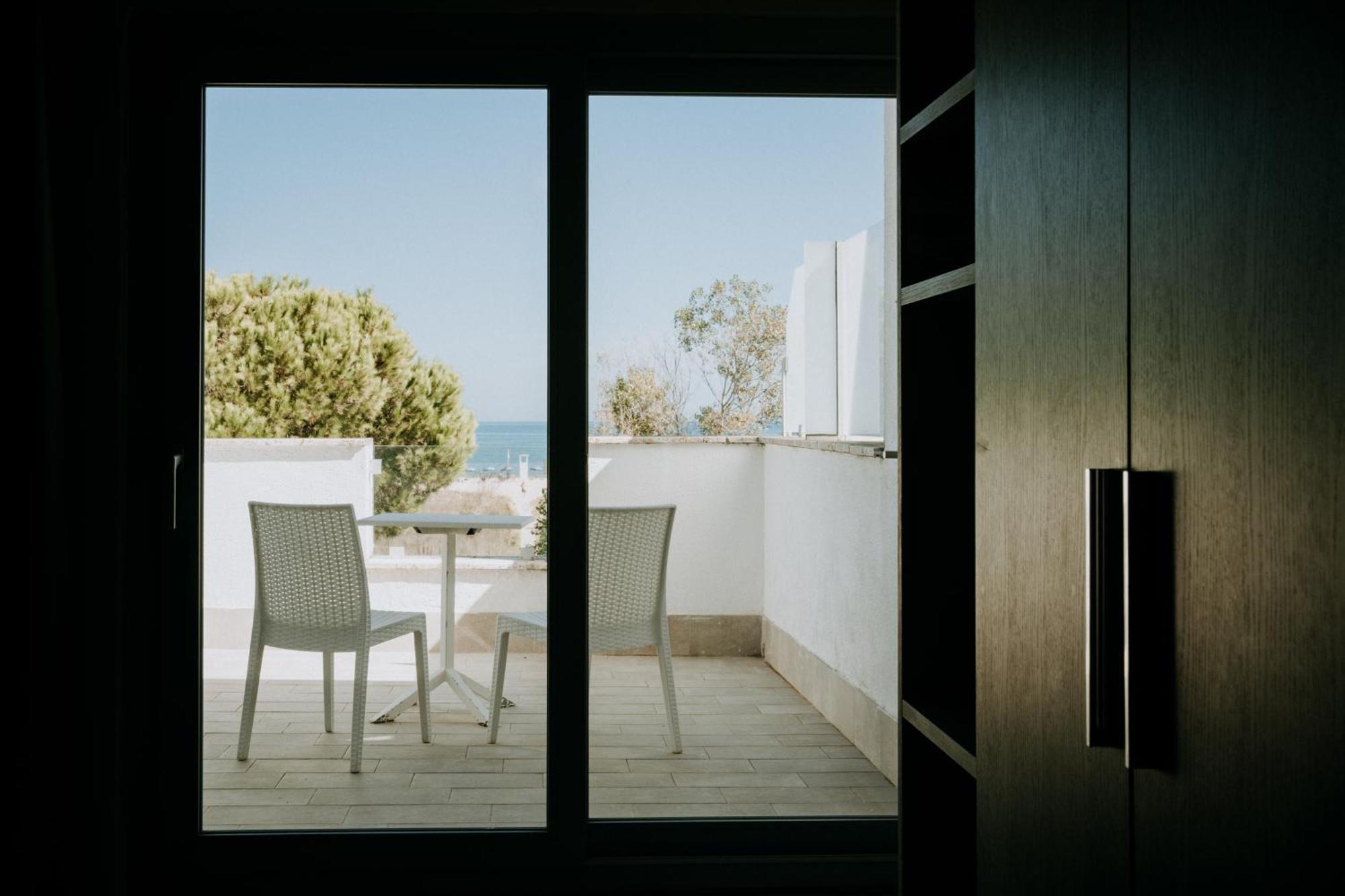 Hotel Holiday Vasto Buitenkant foto