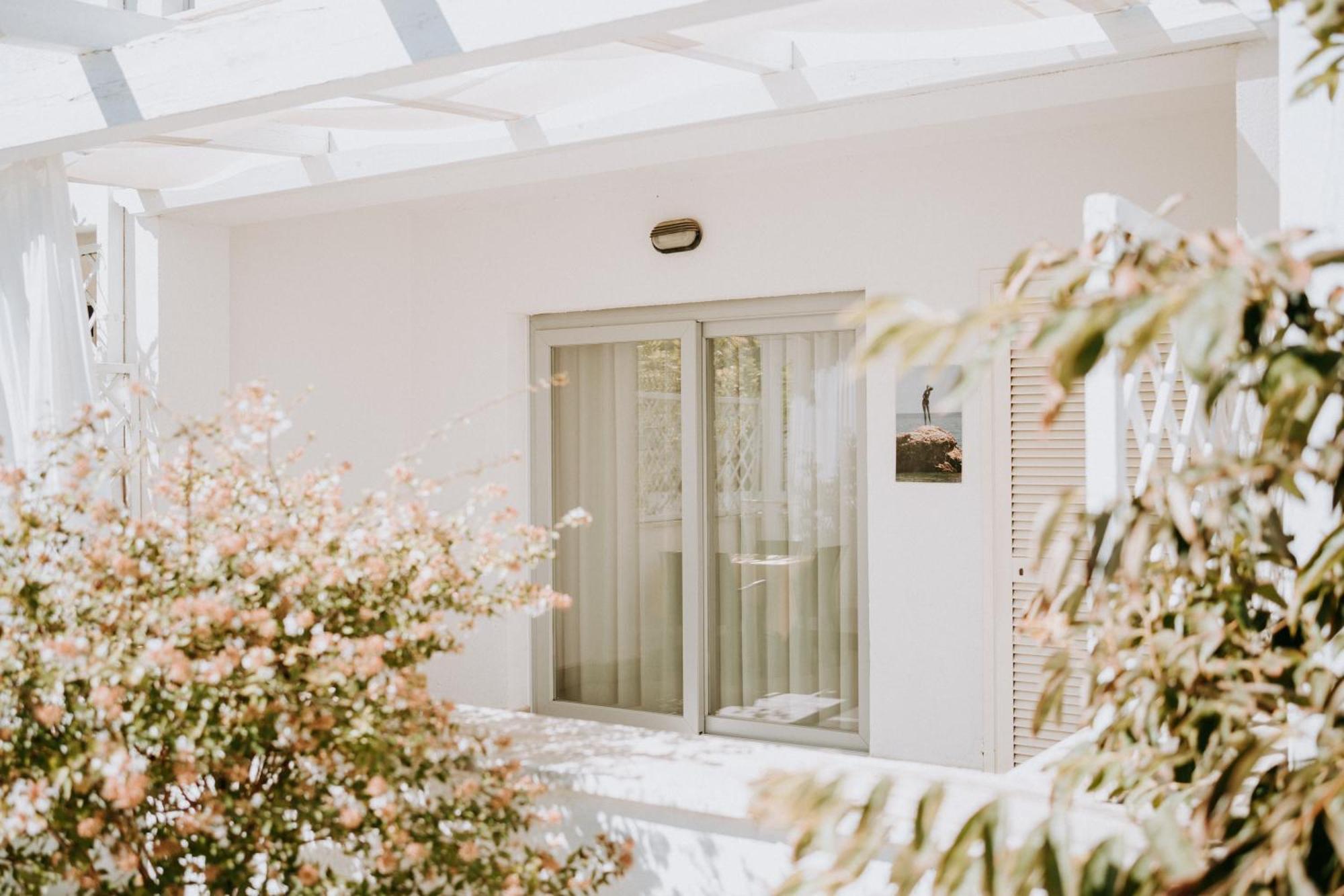 Hotel Holiday Vasto Buitenkant foto