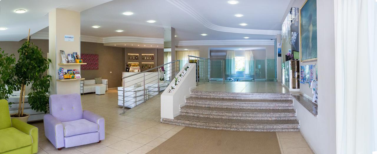 Hotel Holiday Vasto Buitenkant foto